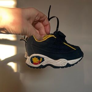 Vintage disney Winnie‎ the Pooh sneakers size 4